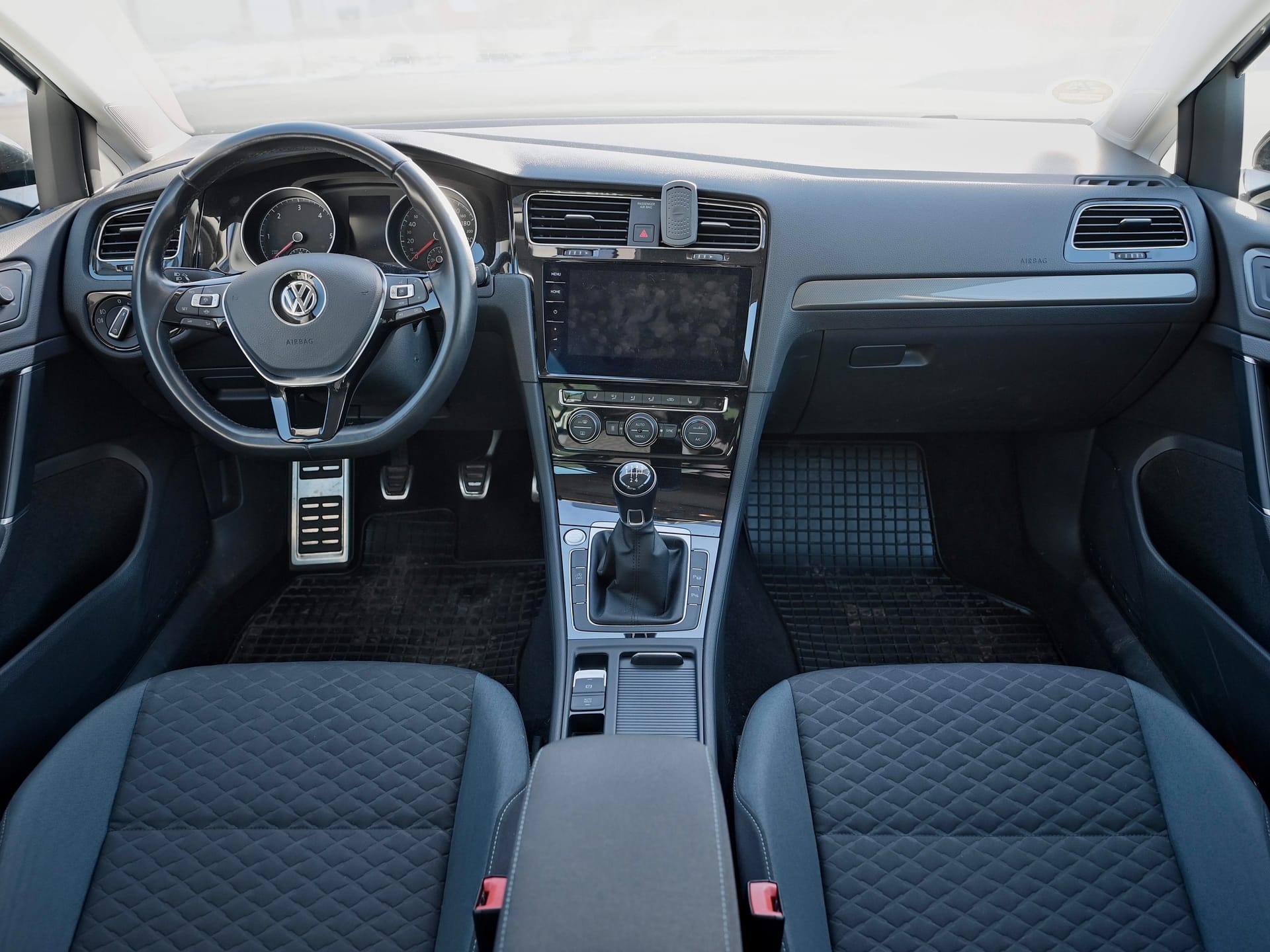 Golf 7 IQ Ausstattung - Manuelles 5 Gang Getriebe - Panorama Dach 